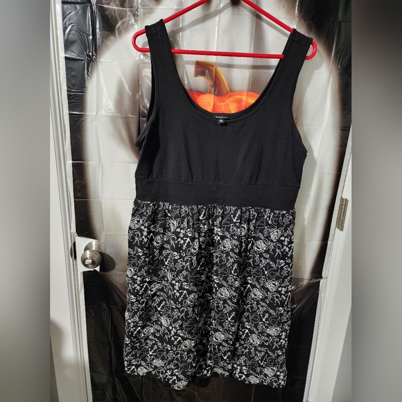 Torrid black and white Tattoo print dress size 2 or 2xl - Picture 3 of 3